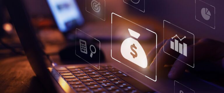 Finanzkonzept an einem PC